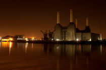Battersea Power Station Night by deanmessengerphotography