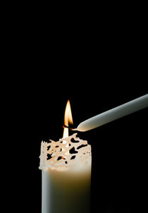 Lighting a candle in a church von Lars Hallstrom