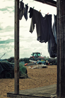 Fisherman ́s shacks by Tiago Pinheiro
