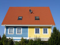 Mehrfamilienhaus mit zwei Farben