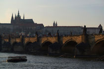 Across the Vltava River to Prague Castle von serenityphotography