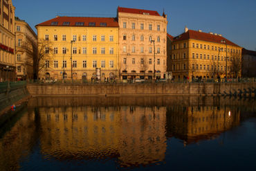 Buildings-beside-the-vltava-river-prague-06