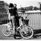 Couple-bike-fond-farewell