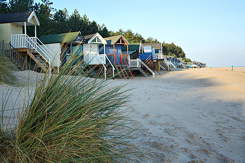 Aa-beach-huts-and-grass-fhdr