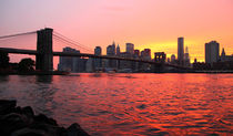 Rotes Abendlicht und Brooklyn Bridge von buellom