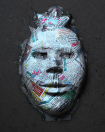 newspaper mask von filisty