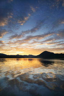 Sunrise over Norwegian fjords von Horia Bogdan