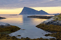 Norway - sunset behind the famous Sommaroya island von Horia Bogdan