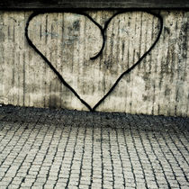 Urban heart by Lars Hallstrom