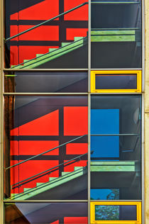 Stairwell of modern office block von pbphotos