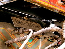 Engine de oil von Nara Thada
