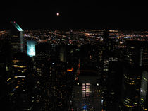 Moon over New York City von RicardMN Photography