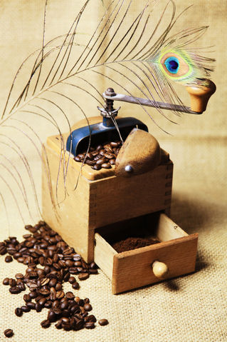 Kaffeemuehle-pfauenfeder