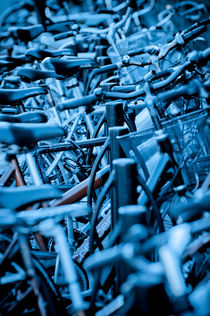 Blue bikes by Lars Hallstrom