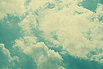 Fluffy Clouds. von rosanna zavanaiu
