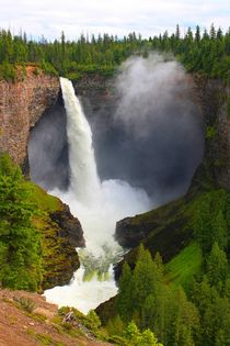 Naturwunder Wasserfall by Mellieha Zacharias