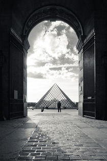 Louvre pyramid by Daniel Zrno