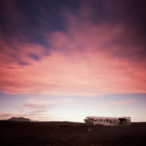 Island: Flugzeugwrack von Nina Papiorek
