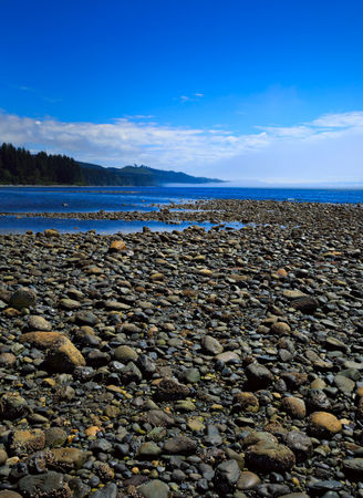 Pebble-beach-at-low-tide