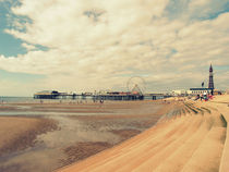 Blackpool Beach von Sarah Couzens