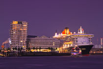 The Queen Mary 2 by photoart-hartmann