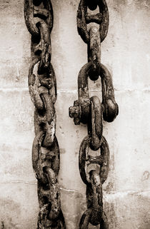 Two chains by Lars Hallstrom