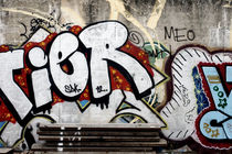 Grafitti auf einer Mauer  by Bastian  Kienitz