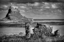 Lindifarne Castle (Holy Island) in Mono von Colin Metcalf