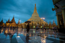 Shwedagon Pagoda by Thomas Cristofoletti