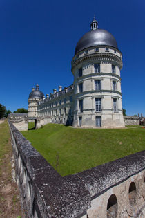 Tower of the Château de Valençay by safaribears